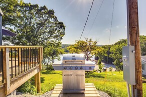 Deck & Grill: Lake of the Ozarks Cabin in Warsaw