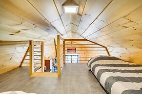 Deck & Grill: Lake of the Ozarks Cabin in Warsaw