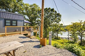 Deck & Grill: Lake of the Ozarks Cabin in Warsaw