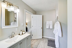 Private Hot Tub & Cold Plunge: Fayetteville Gem!
