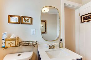 Walkable Zelienople Home w/ Patio & Grill!