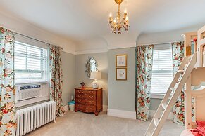 Walkable Zelienople Home w/ Patio & Grill!