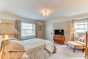 Walkable Zelienople Home w/ Patio & Grill!