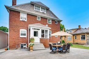 Walkable Zelienople Home w/ Patio & Grill!