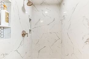 Walkable Zelienople Home w/ Patio & Grill!