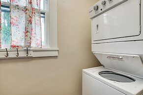 Walkable Zelienople Home w/ Patio & Grill!