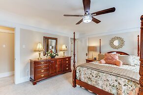 Walkable Zelienople Home w/ Patio & Grill!