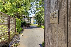 Shared Hot Tub: Historic Cottage, Walk to Elm Park