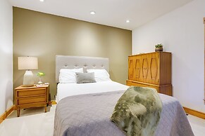 Shared Hot Tub: Historic Cottage, Walk to Elm Park