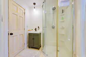 Shared Hot Tub: Historic Cottage, Walk to Elm Park