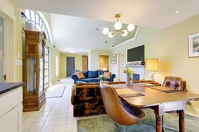 Shared Hot Tub: Historic Cottage, Walk to Elm Park