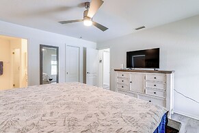 North Port Home w/ Lanai & Pool - 8 Mi to Beach!