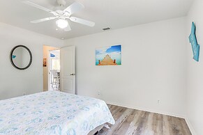 North Port Home w/ Lanai & Pool - 8 Mi to Beach!