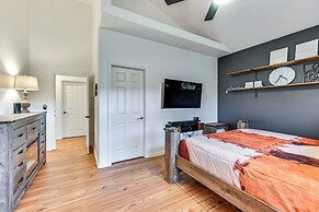 12 Mi to Flagstaff: Pet-friendly Home w/ Sunroom!