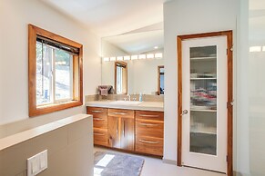 Beautiful Lake Coeur D'alene Retreat: Deck & View!