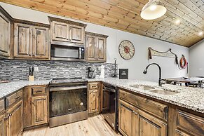 Branson Cabin w/ Pool Access & Private Boat Slip!