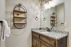 Branson Cabin w/ Pool Access & Private Boat Slip!