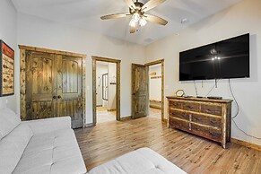 Branson Cabin w/ Pool Access & Private Boat Slip!