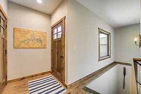 Branson Cabin w/ Pool Access & Private Boat Slip!