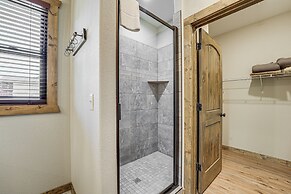 Branson Cabin w/ Pool Access & Private Boat Slip!