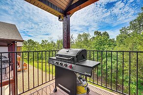 Branson Cabin w/ Pool Access & Private Boat Slip!