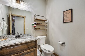 Branson Cabin w/ Pool Access & Private Boat Slip!