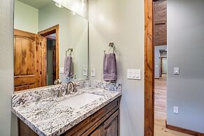 Fire Pit + Deck: Airy Cabin Near Pinetop Lakes