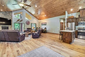 Fire Pit + Deck: Airy Cabin Near Pinetop Lakes