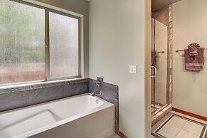 Fire Pit + Deck: Airy Cabin Near Pinetop Lakes