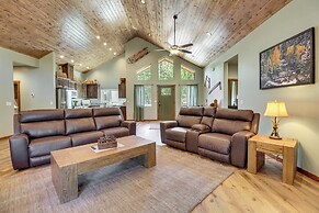 Fire Pit + Deck: Airy Cabin Near Pinetop Lakes