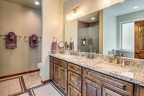 Fire Pit + Deck: Airy Cabin Near Pinetop Lakes