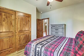 Fire Pit + Deck: Airy Cabin Near Pinetop Lakes