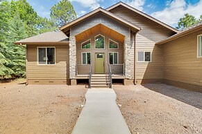 Fire Pit + Deck: Airy Cabin Near Pinetop Lakes