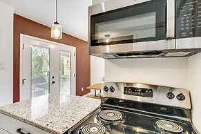 Convenient Bryan Townhome w/ Patio < 3 Mi to A&m!