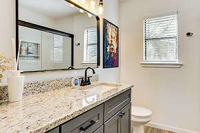 Convenient Bryan Townhome w/ Patio < 3 Mi to A&m!