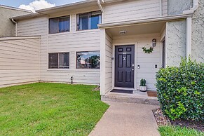 Convenient Bryan Townhome w/ Patio < 3 Mi to A&m!