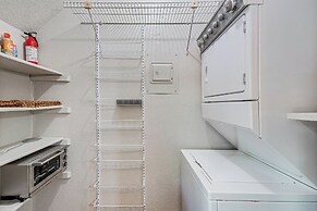 Convenient Bryan Townhome w/ Patio < 3 Mi to A&m!