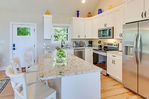 Modern Hendersonville Home: Deck & Mountain Views!