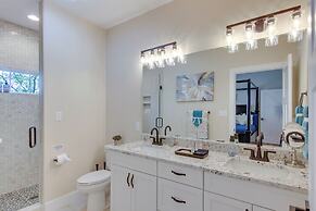 Modern Hendersonville Home: Deck & Mountain Views!