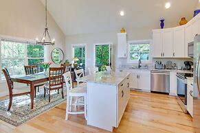 Modern Hendersonville Home: Deck & Mountain Views!