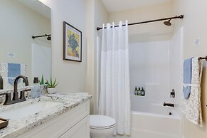 Modern Hendersonville Home: Deck & Mountain Views!