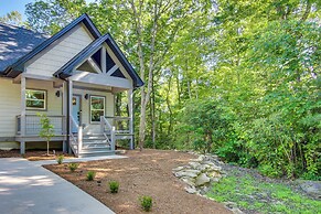 Modern Hendersonville Home: Deck & Mountain Views!