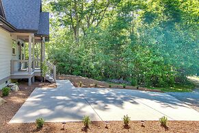 Modern Hendersonville Home: Deck & Mountain Views!