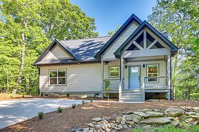Modern Hendersonville Home: Deck & Mountain Views!