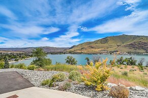 Hot Tub & Lake Views: Lake Chelan Lookout Home!