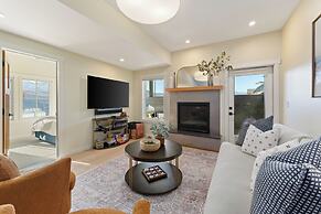 Hot Tub & Lake Views: Lake Chelan Lookout Home!