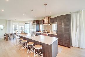 Hot Tub & Lake Views: Lake Chelan Lookout Home!