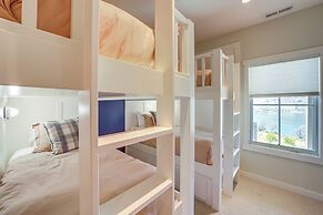 Hot Tub & Lake Views: Lake Chelan Lookout Home!