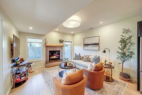 Hot Tub & Lake Views: Lake Chelan Lookout Home!