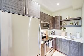 Hot Tub & Lake Views: Lake Chelan Lookout Home!